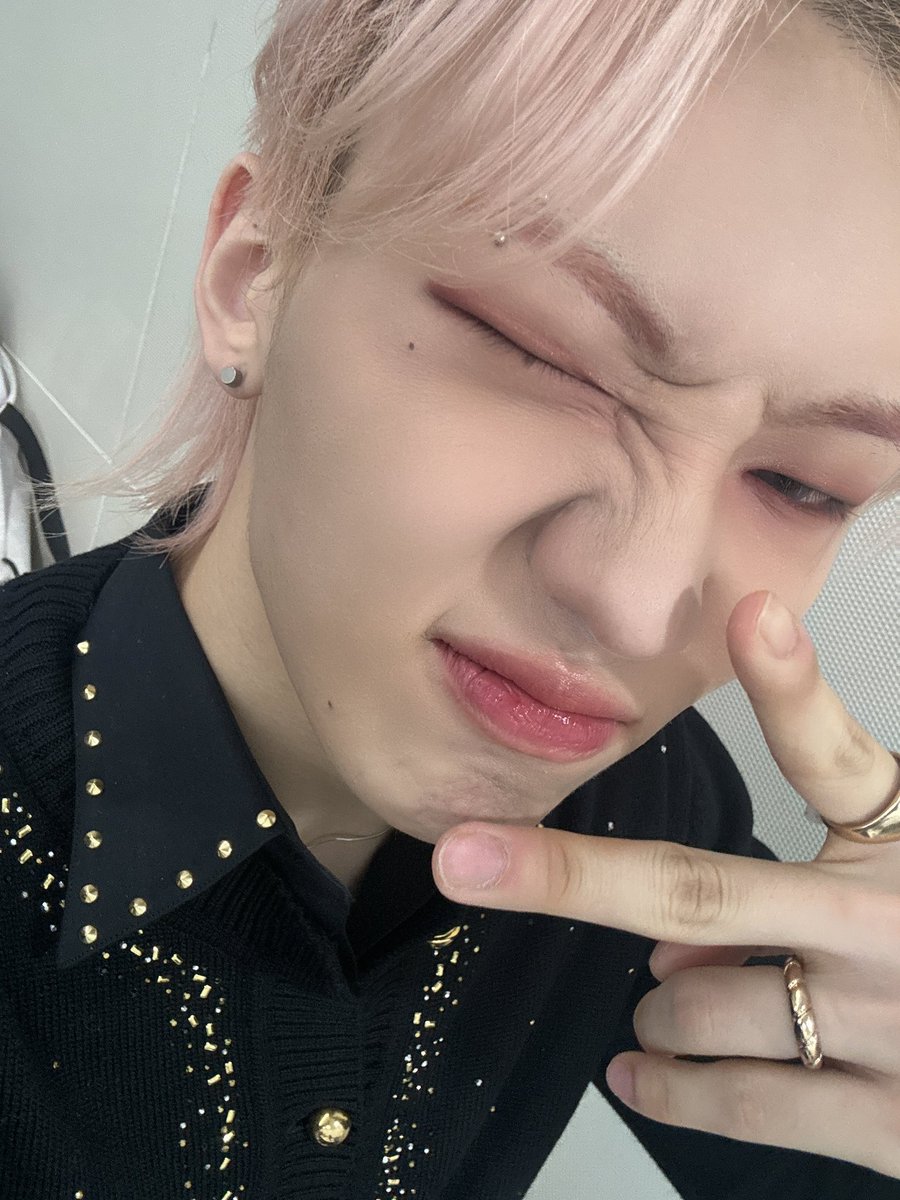 TNX_twt's tweet photo. 은행접수완료✅😏

#TNX
#천준혁 #JUNHYEOK https://t.co/h3zzNXi41n