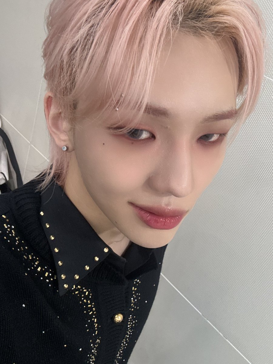 TNX_twt's tweet photo. 은행접수완료✅😏

#TNX
#천준혁 #JUNHYEOK https://t.co/h3zzNXi41n