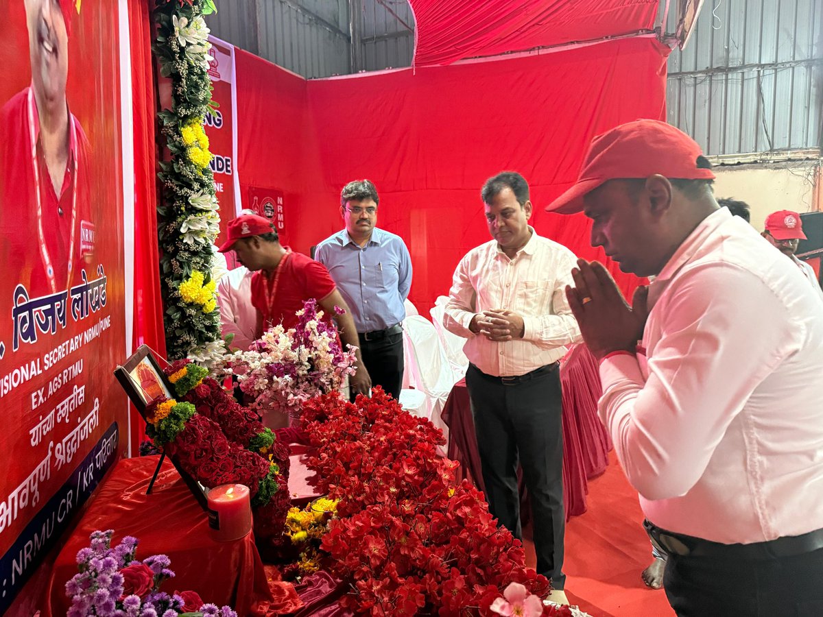 venupnair_nrmu's tweet photo. The condolence meeting of com Vijay R Lokhande Ex Divisional Secretary Pune who expired on 27/3/2025 due to severe Heart attack, Was held on 11/4/2025 from 11:30 to 13:30 at Pune Railway institute in presence of Com Venu P Nair, General Secretary NRMU CR/KR. 
Shri Rajeev Verma DRM, Shri K Jadhav ADRM, Shri Jitendra Singh Sr DPO, Shri Vijaysinh Dhadas Sr DME, 
Co P T S RAJA AGS,Com Sandeep Shelar Divisional President, com M Soloman ADS, Com Anita kadamDP (W),Com S C Dhiwar ex Div President, M I Khan ex Treasurer, R K Maurya sec Gpr ol, Ganpat pingle sec Dehr, M Talwar Sec PA ol, MS Satish Kumar sec PA ML with others were present. ….🙏🏻🚩🚩🚩🚩🚩