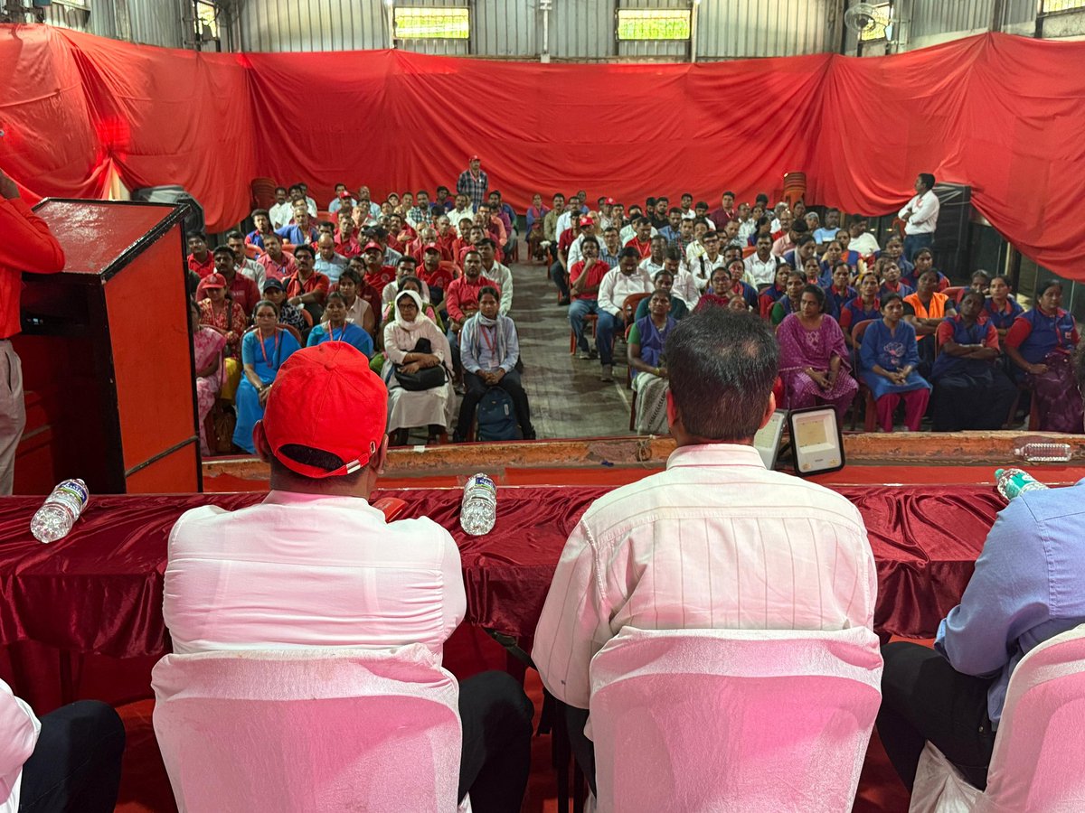 venupnair_nrmu's tweet photo. The condolence meeting of com Vijay R Lokhande Ex Divisional Secretary Pune who expired on 27/3/2025 due to severe Heart attack, Was held on 11/4/2025 from 11:30 to 13:30 at Pune Railway institute in presence of Com Venu P Nair, General Secretary NRMU CR/KR. 
Shri Rajeev Verma DRM, Shri K Jadhav ADRM, Shri Jitendra Singh Sr DPO, Shri Vijaysinh Dhadas Sr DME, 
Co P T S RAJA AGS,Com Sandeep Shelar Divisional President, com M Soloman ADS, Com Anita kadamDP (W),Com S C Dhiwar ex Div President, M I Khan ex Treasurer, R K Maurya sec Gpr ol, Ganpat pingle sec Dehr, M Talwar Sec PA ol, MS Satish Kumar sec PA ML with others were present. ….🙏🏻🚩🚩🚩🚩🚩