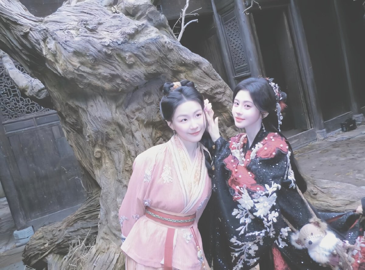 xiaosju's tweet photo. xiaoju made so many new friends 🥹🤍

#jujingyi #鞠婧祎 #veilofshadows #月鳞绮纪 https://t.co/K5kppZUprw