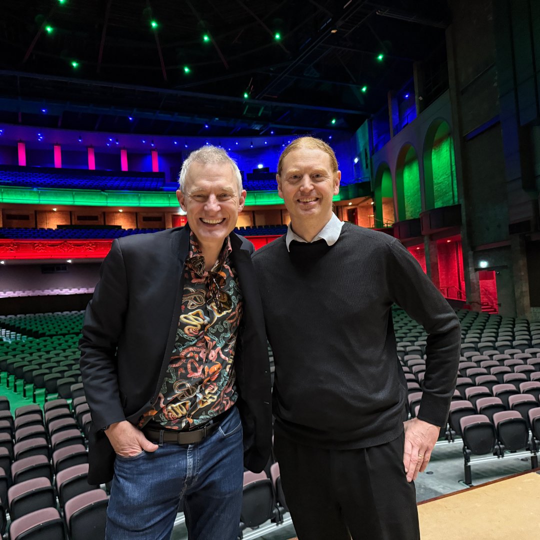 Tune in at 12 p.m. today as our venue director, Darren, is joined by Jeremy Vine live from our venue on BBC Radio 2! 📻