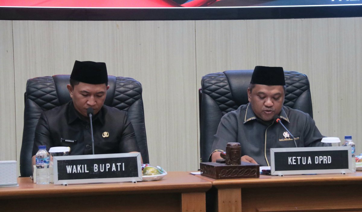 DISKOMINFOSAN's tweet image. DPRD Sukabumi gelar Paripurna bahas perubahan Perda Pajak &amp;amp; Retribusi. Semua fraksi beri masukan strategis untuk pendapatan daerah.

#DPRDSukabumi 
#Raperda 
#PajakDaerah 
#KabupatenSukabumi