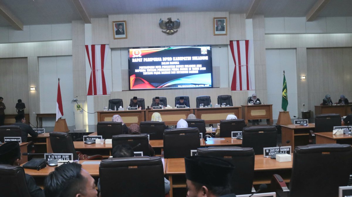 DISKOMINFOSAN's tweet image. DPRD Sukabumi gelar Paripurna bahas perubahan Perda Pajak &amp;amp; Retribusi. Semua fraksi beri masukan strategis untuk pendapatan daerah.

#DPRDSukabumi 
#Raperda 
#PajakDaerah 
#KabupatenSukabumi