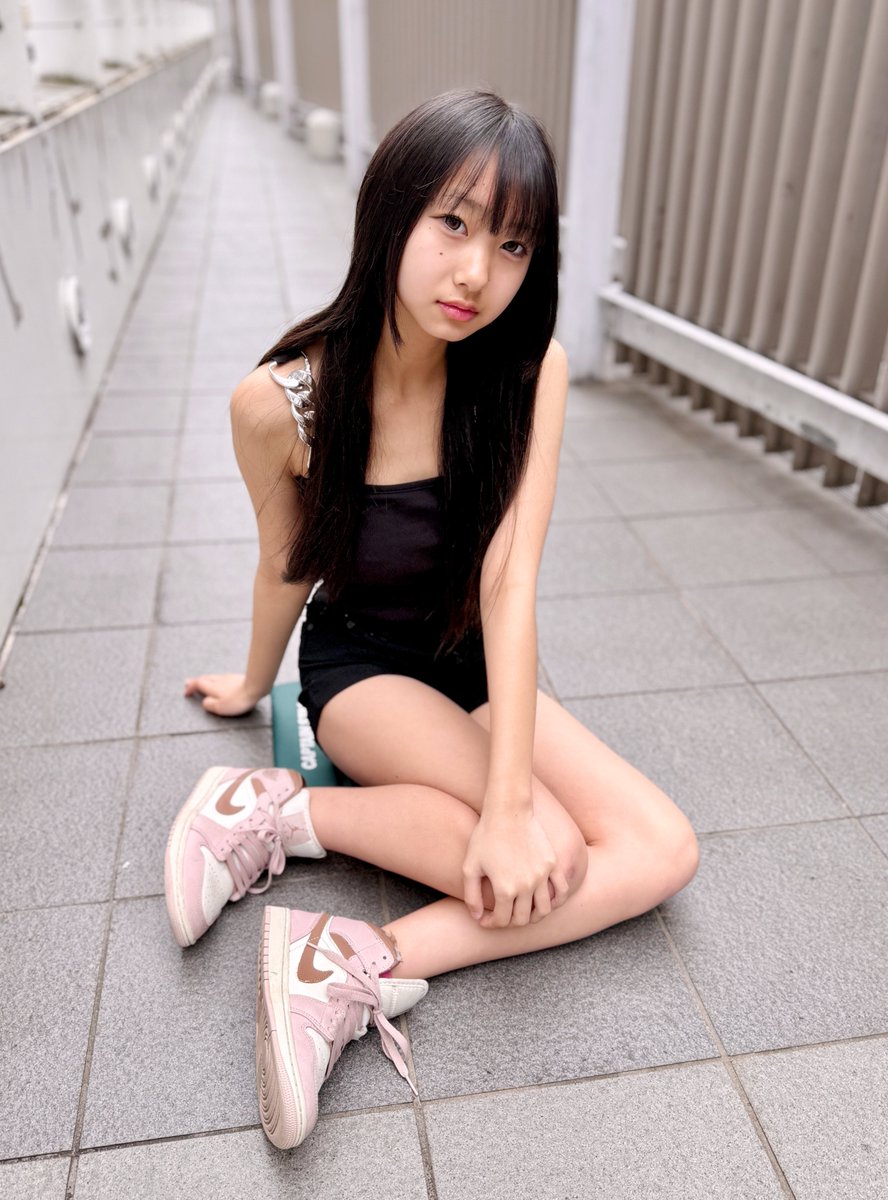 膝に手を置くポーズもいいですね れいちゃんかっこいいです！ 2025年4
