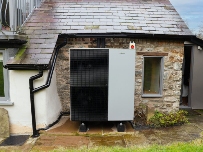 ViessmannCS_UK's tweet photo. 🤔 Can old homes go green? Absolutely! #FeatureFriday 🤔

Intrigued? Find out more in Grand Designs Magazine: https://t.co/UnOmMi6I5z

This Shropshire renovation is proof!

Thanks to VIPartner J T Stead Heating &amp; Energy Ltd

#HeatPumps #VIPartner #Vitocal #GrandDesignsMagazine https://t.co/l45LbUNBUI
