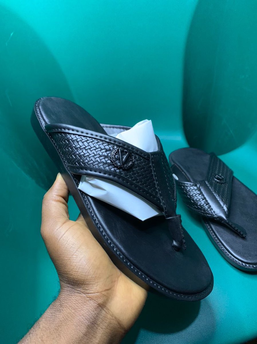 alhassan_bagare's tweet photo. 👞Shoe (palms)

🔖8,500

Available in different sizes 
(40,41,42,43,44)

☎️07062697349

🚚Nationwide Delivery 
#LCDLFAllStars #helevier #يوم_الجمعة https://t.co/KUwM9SOSXM