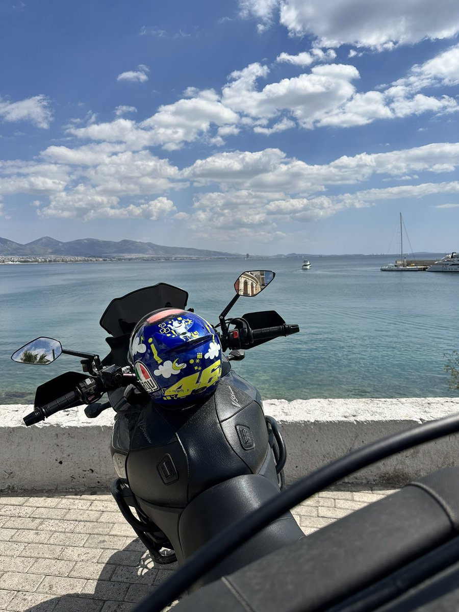 Billakos_Billy's tweet photo. Όλες οι θάλασσες όμορφες είναι αλλά αυτή εδώ είναι στην καρδιά μου #πειραιας #legend7 #marinazea https://t.co/W6B7THpUG9