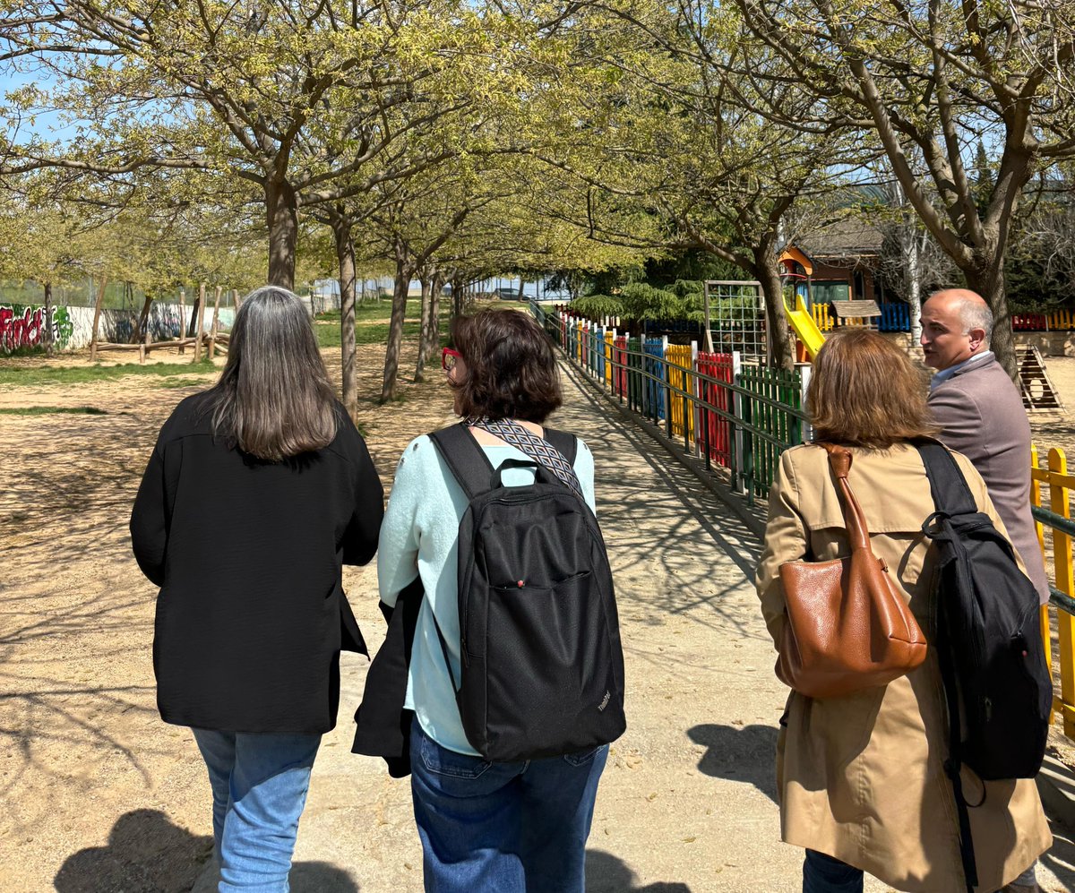 L’Ajuntament i els Serveis Territorials d’<a href="/educaciocat/">Educació</a>  es van reunir dimecres per parlar sobre la planificació educativa de Ripollet i diferents inversions de millora. 

També van visitar le escoles Escursell i Enric Tatché i l'institut Lluís Companys. L'Ajuntament ha demanat