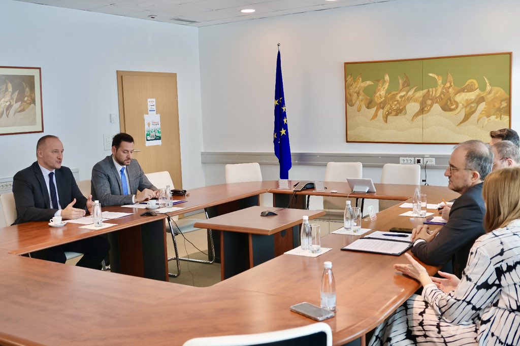 LSorecaEU's tweet photo. Excellent meeting today with @IDDEEABIH Director Almir Badnjević and 🇧🇦 High Judicial and Prosecutorial Council (HJPC) President Sanin Bogunić.
A new initiative between #IDDEEA and BiH HJPC aims to modernise the justice sector through digital transformation & enhance the efficiency of services provided to citizens by judicial institutions.
Such initiatives not only contribute to #BiH’s path to the EU🇪🇺, but also have clear benefits for citizens across the country.