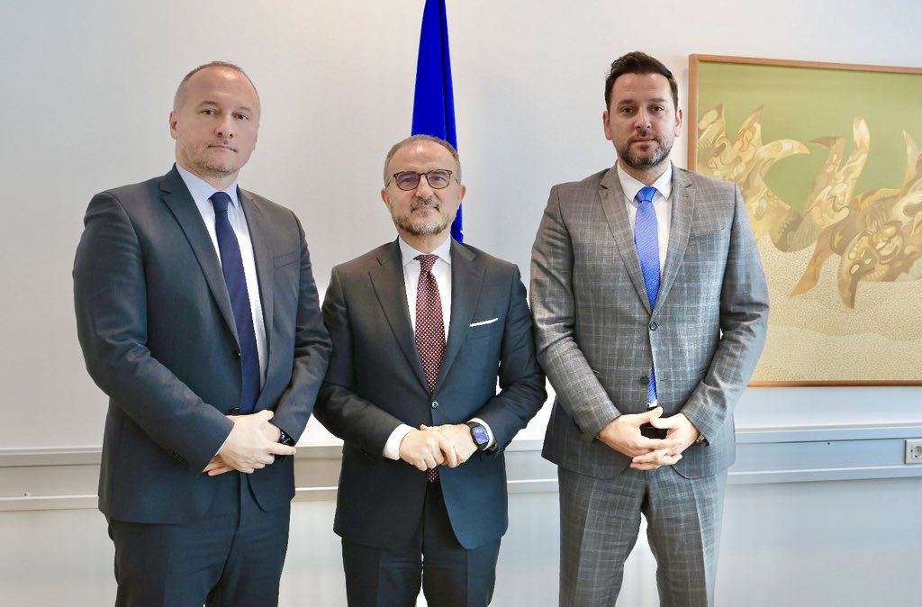 LSorecaEU's tweet photo. Excellent meeting today with @IDDEEABIH Director Almir Badnjević and 🇧🇦 High Judicial and Prosecutorial Council (HJPC) President Sanin Bogunić.
A new initiative between #IDDEEA and BiH HJPC aims to modernise the justice sector through digital transformation & enhance the efficiency of services provided to citizens by judicial institutions.
Such initiatives not only contribute to #BiH’s path to the EU🇪🇺, but also have clear benefits for citizens across the country.