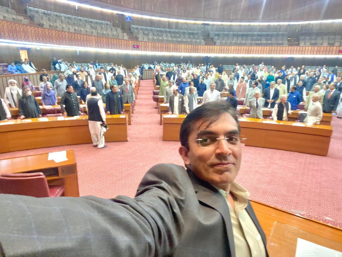 GulBukhari's tweet photo. تاریخی دن، تاریخی تصور ۔ ۱۰ اپریل ۲۰۲۲ 

پاکستان کی تاریخ میں پہلی مرتبہ عوام کے نمائندوں نے آئینی اقدام سے ایک مسلط شدہ کو نکال باہر پھینکا۔ https://t.co/HK5y1FZe8U
