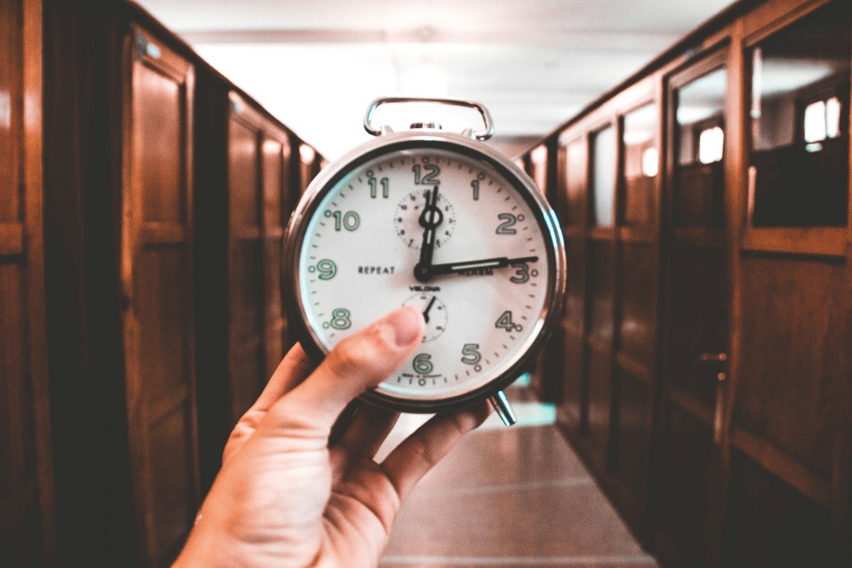 Finding it hard to start #writing? Set a timer for 10 minutes and just let your thoughts flow onto the page. Don't worry about perfection, just get those ideas out!

#WritingTips #JustWrite
