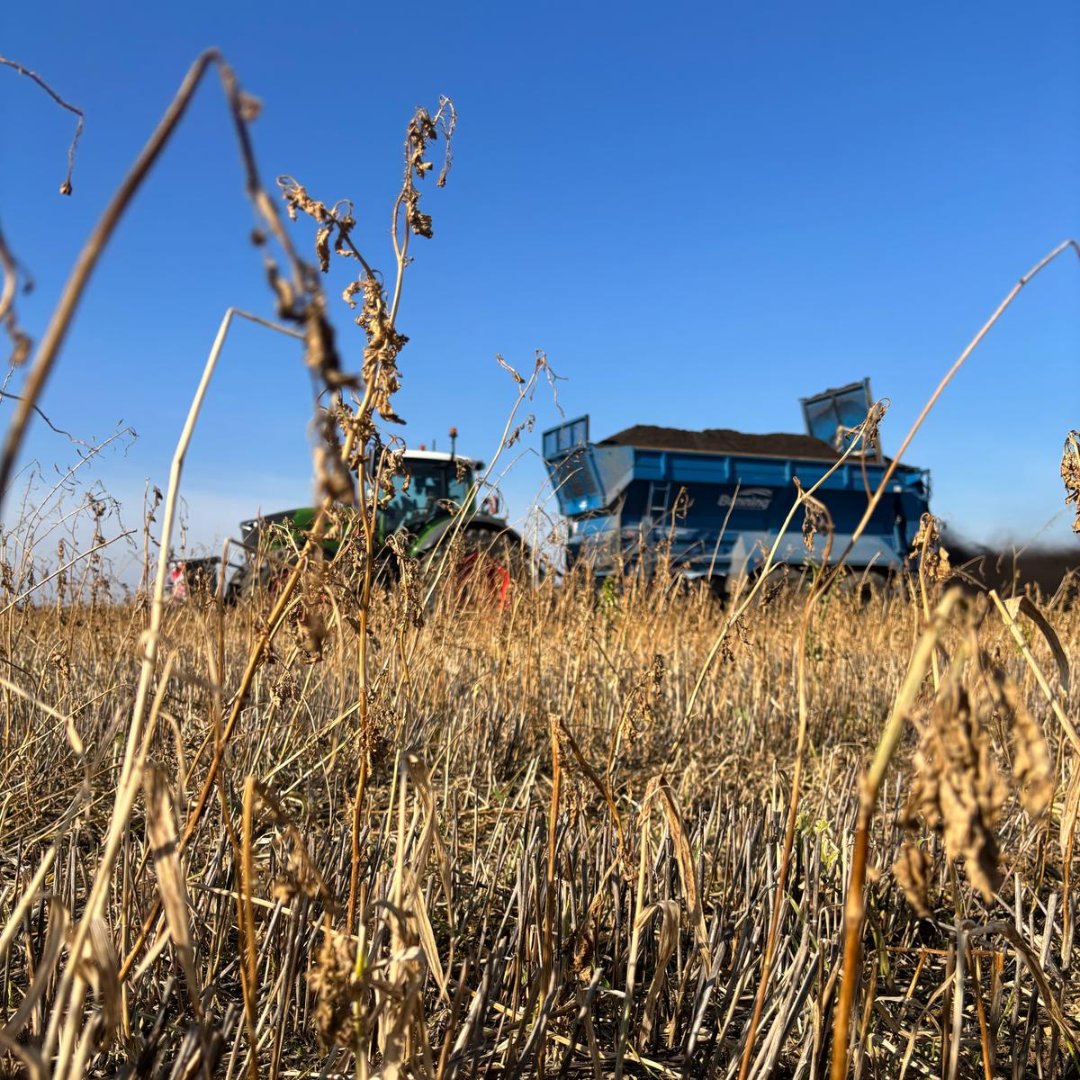 Boosting soil health with Envar’s PAS100 Compost Soil Improver 🌱

Peat-free. Nutrient-rich. Sustainability focused.

Ready to improve your soil? Get in touch or visit our website: envar.co.uk/compost-for-ag…

#SoilHealth #RegenerativeFarming #Envar