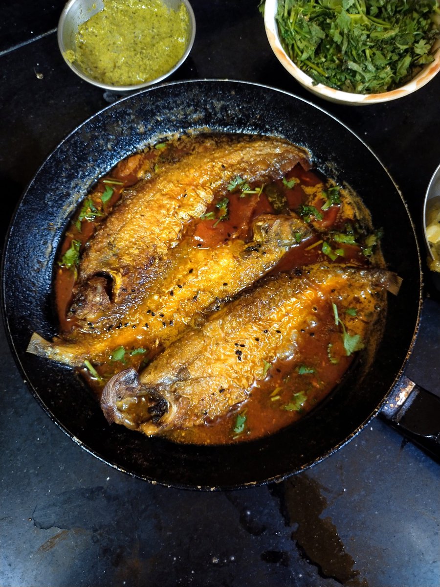 EleenaBiswas's tweet image. #FDB 

আজ এসেছি &quot;জাবদা পাবদা&quot; কে নিয়ে কথা বলতে, আপাদমস্তক মাছ প্রেমী আমি, যে কোনো মাছ দেখলেই আনন্দে টগবগ করে নেচে উঠি❤❤। 

সেখানে এহেন রূপসী পাবদা, তাও আবার এমন সুন্দর করে বানানো 

In frame... পাবদা মাছের ঝাল😁😁
#bengalifood
#homefood
#homecook