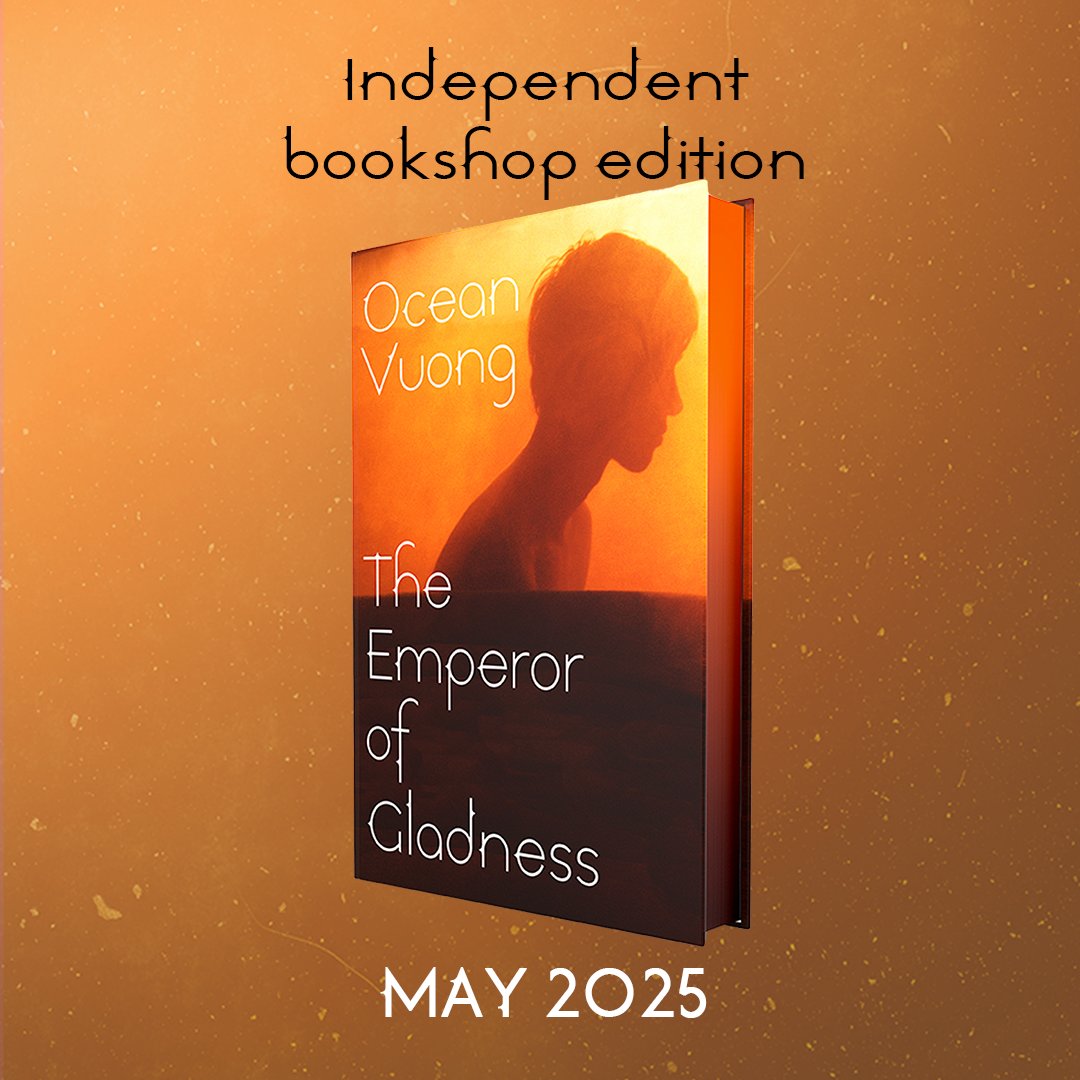May we introduce you to the INDIES EXCLUSIVE EDITION of The Emperor of Gladness by Ocean Vuong? 

Signed and with a gorgeous sprayed edge...

Pre-order now: linktr.ee/oceanvuong