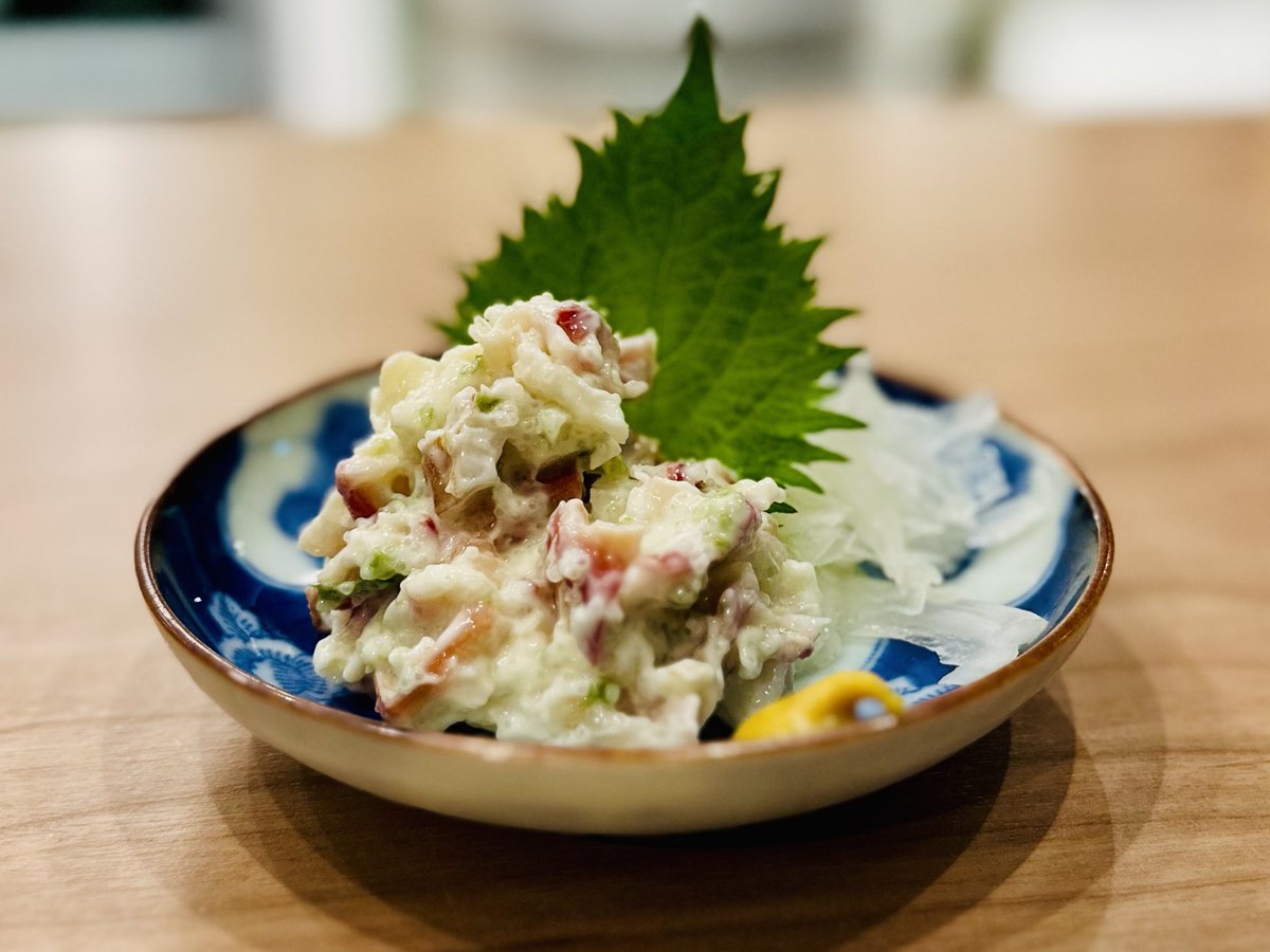 Comoli3Comoli's tweet photo. 鳩乃湯／大手町（1）
"丸の内・大手町界隈の救世主"🍻
4/8オープン💡飲食店不毛の地に待望の我らが鳩乃湯。いわゆる"普通"の居酒屋の定番メニューが何食べても旨い。黒胡椒とにんにくの効いたからし焼肉にホッキ貝サラダなど酒泥棒メニュー多数。〜19時迄のハイカラセット（590円）から始めるのが吉。 https://t.co/AdQ1LlBQe3