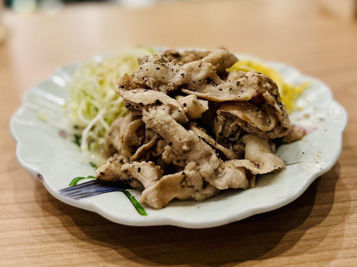 Comoli3Comoli's tweet photo. 鳩乃湯／大手町（1）
"丸の内・大手町界隈の救世主"🍻
4/8オープン💡飲食店不毛の地に待望の我らが鳩乃湯。いわゆる"普通"の居酒屋の定番メニューが何食べても旨い。黒胡椒とにんにくの効いたからし焼肉にホッキ貝サラダなど酒泥棒メニュー多数。〜19時迄のハイカラセット（590円）から始めるのが吉。 https://t.co/AdQ1LlBQe3