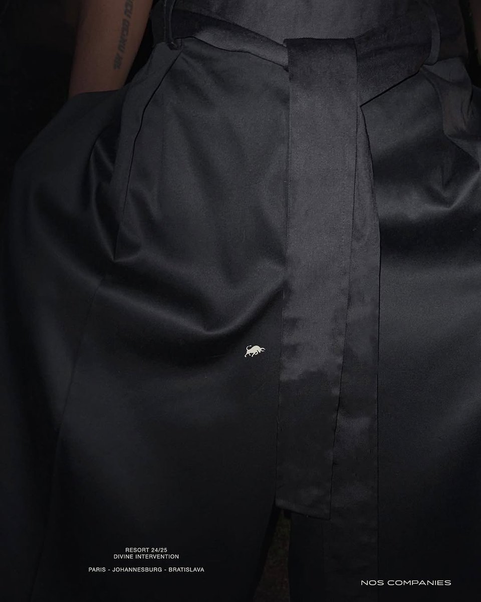 noscompanies's tweet photo. TO SATIATE THE HIGHER SELF.
MAXIMUM TASTE
SWAG SO METAMORPHIC.
TRANSCENDENCE
SPECIFIC AND TAILORED.

FLAG TWILL WEAVE COTTON TROUSERS
- -
With thanks,

Paris - Johannesburg - Bratislava

#noscompanies #divineintervention #resprt2024 #resort2025 #noscompaniesflag #flagtrousers https://t.co/EF3s8z4T0J