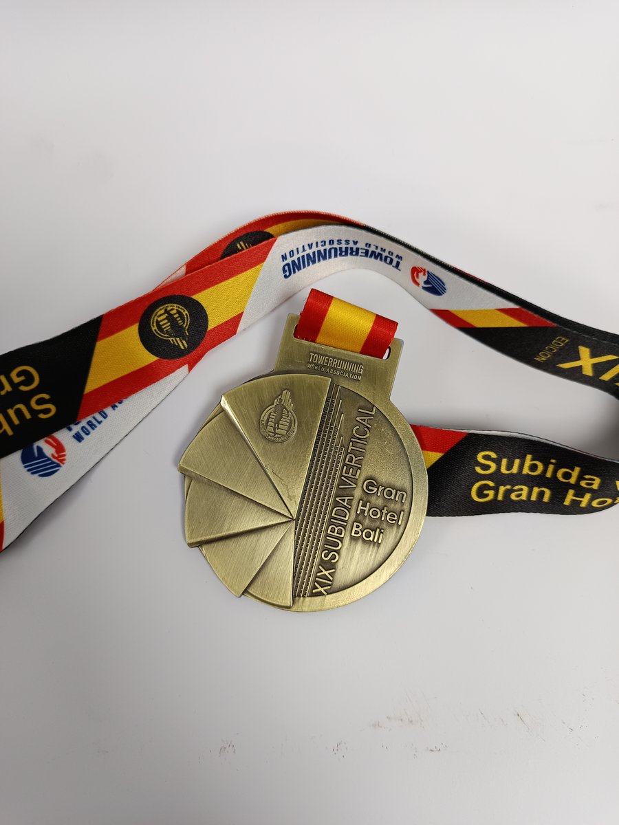 🥇 ¡Así es la medalla que te espera en la cima!
Un año más, Eurocebrian ha sido la encargada de crear esta joya para vosotros, #ToweRrunners.

🔥 Solo tenéis que llegar a lo más alto… ¡y será vuestra!
⏳ Ya queda menos para lucirla con orgullo.

#SVBALI2025
