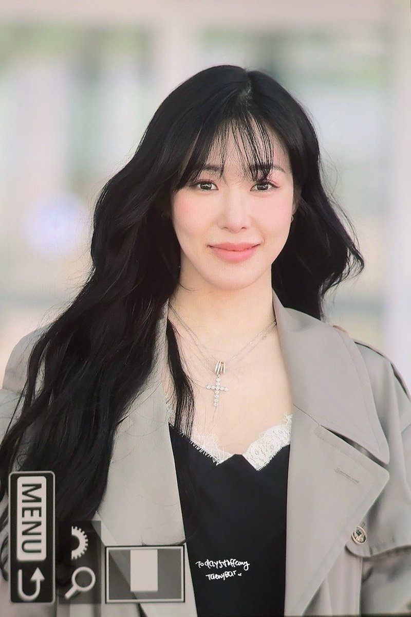 taeyeonssoshi's tweet photo. Nasa airport lounge lang talaga yung dalawa ngayon 😌 https://t.co/DtkWY2eqvI