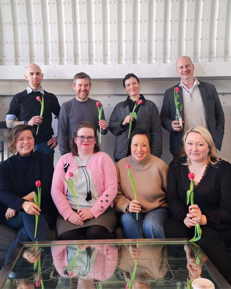 It's #WorldParkinsonsDay - and all of us at Parkinson's Europe are holding our tulips with pride! 🌷 

But did you know the tulip become the global symbol for #Parkinsons back on the first ever World Parkinson's Day in 1997? 

👉 Our co-founder Lizzie Graham tells the story of