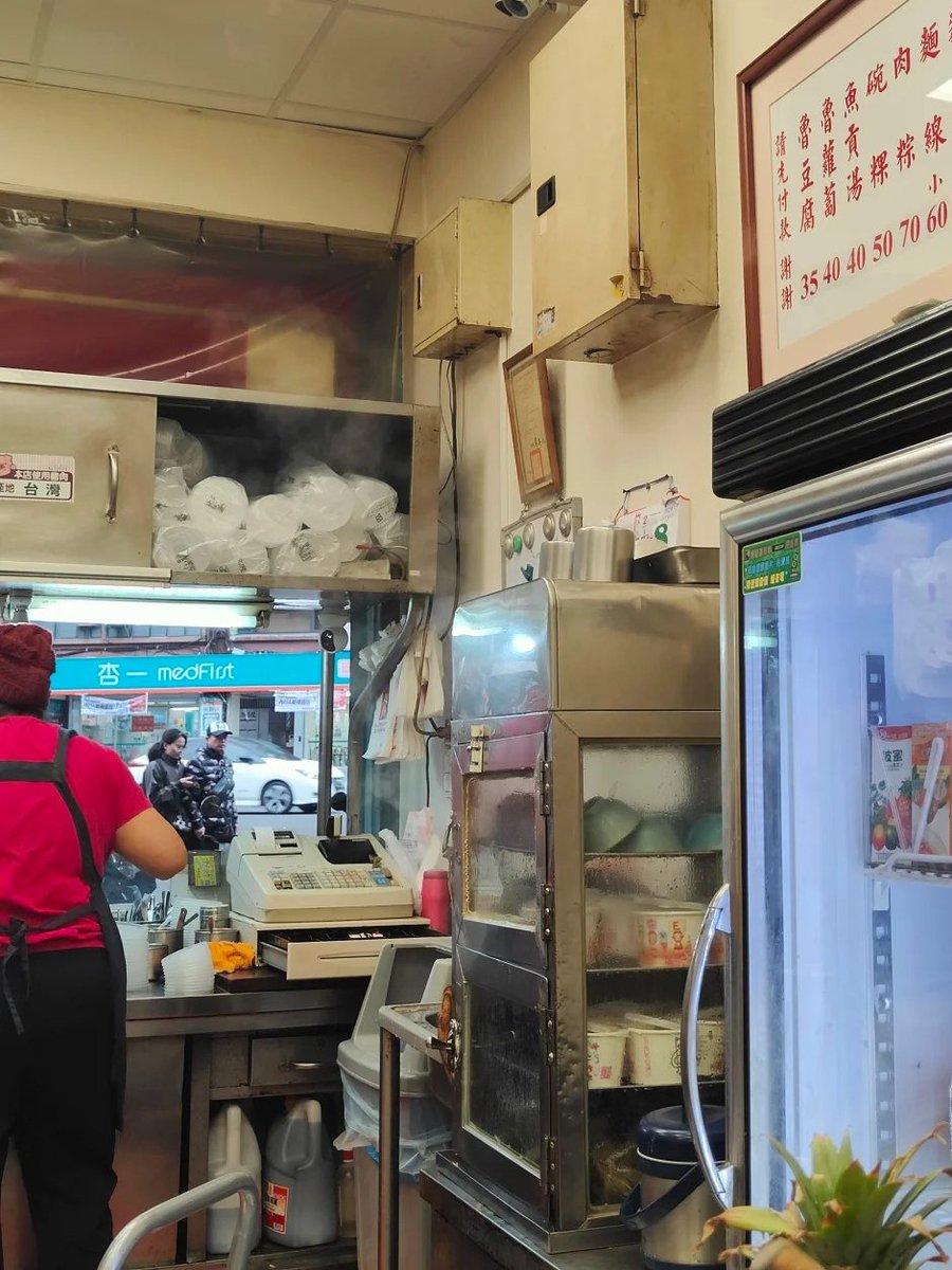 daliahgn's tweet image. はるきめんせんは、ぱっとしないお店ですが、テレビにも出ていたり、芸能人が食べに来たりしている有名店ですよ。 👍
#おいしい老舗です
#道人グルメです
#台湾グルメです