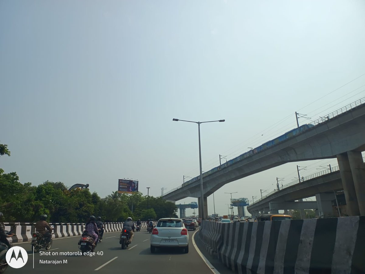gn3raj's tweet photo. Why wait 40 seconds when we could restructure? Dedicated lanes for two/three-wheelers on our three-lane roads would:
Improve traffic flow
Enhance safety for all vehicles
End the nightmare of cars weaving between smaller vehicles
@ChennaiTraffic 
#SmartTraffic #RoadSafety https://t.co/Jayjqa6cWD