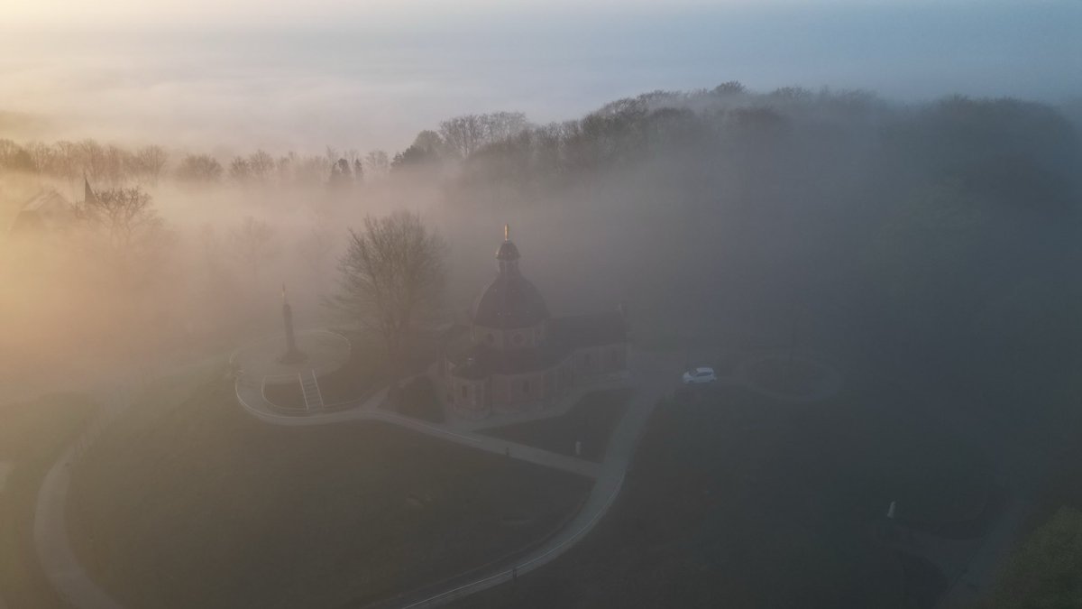 StijnAckou's tweet photo. 7:30 Al veel mist in Geraardsbergen 
⁦@weeronline⁩ ⁦@HetweerinBelgie⁩ ⁦@weeronline⁩ ⁦@VRT⁩ #vrtweer #weerbericht #muurGeraardsbergen 
Foto Stijn ackou https://t.co/mbhWbsdY87