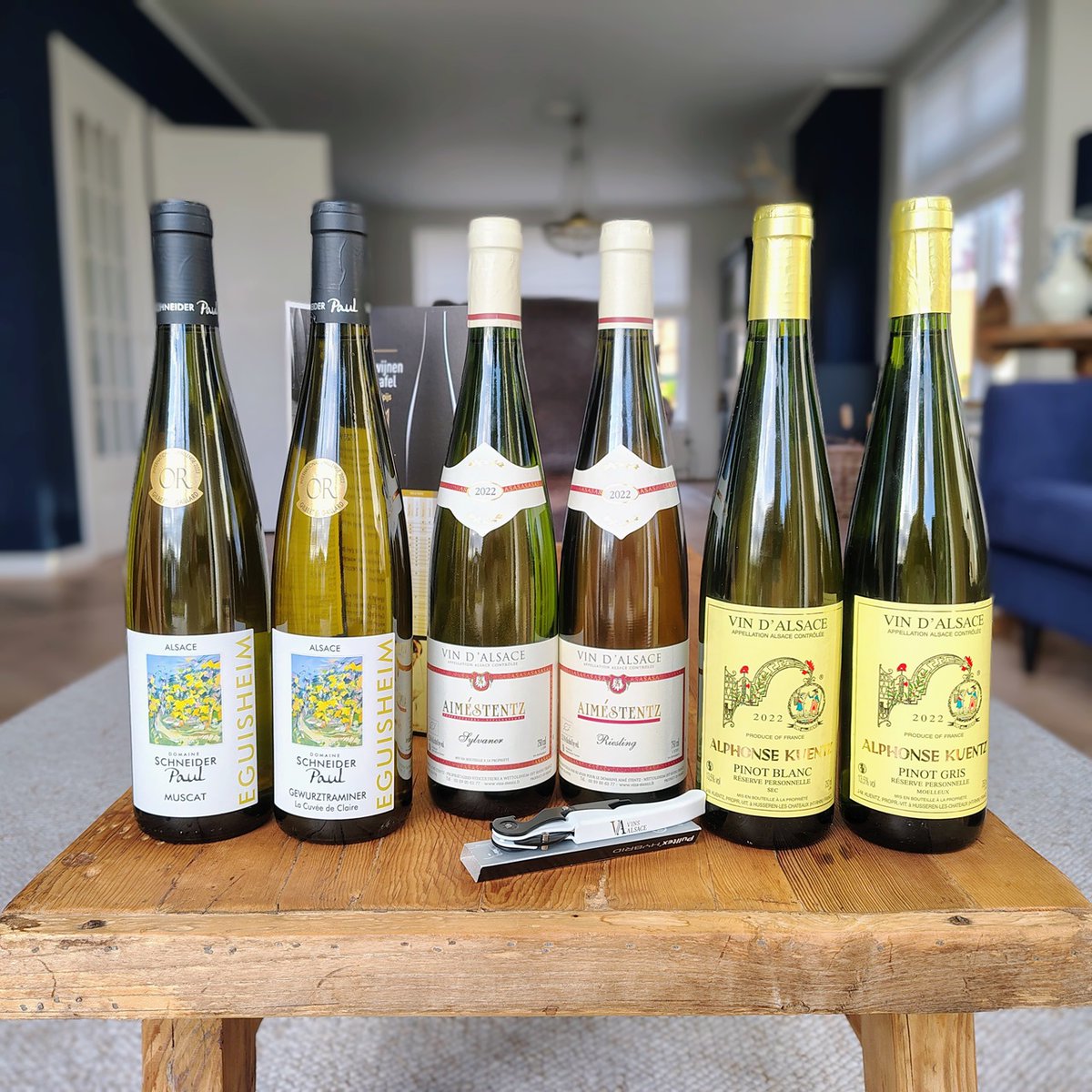 🌸 Vier het voorjaar met de smaken van de Elzas! 🍷 6 ambachtelijke wijnen in één box, nu voor 65.- incl. gratis Alsace kelnersmes. Perfect voor het paasweekend of een zonnig terrasmoment #wijn #elzas domainealsace.nl/elzaswijnbox