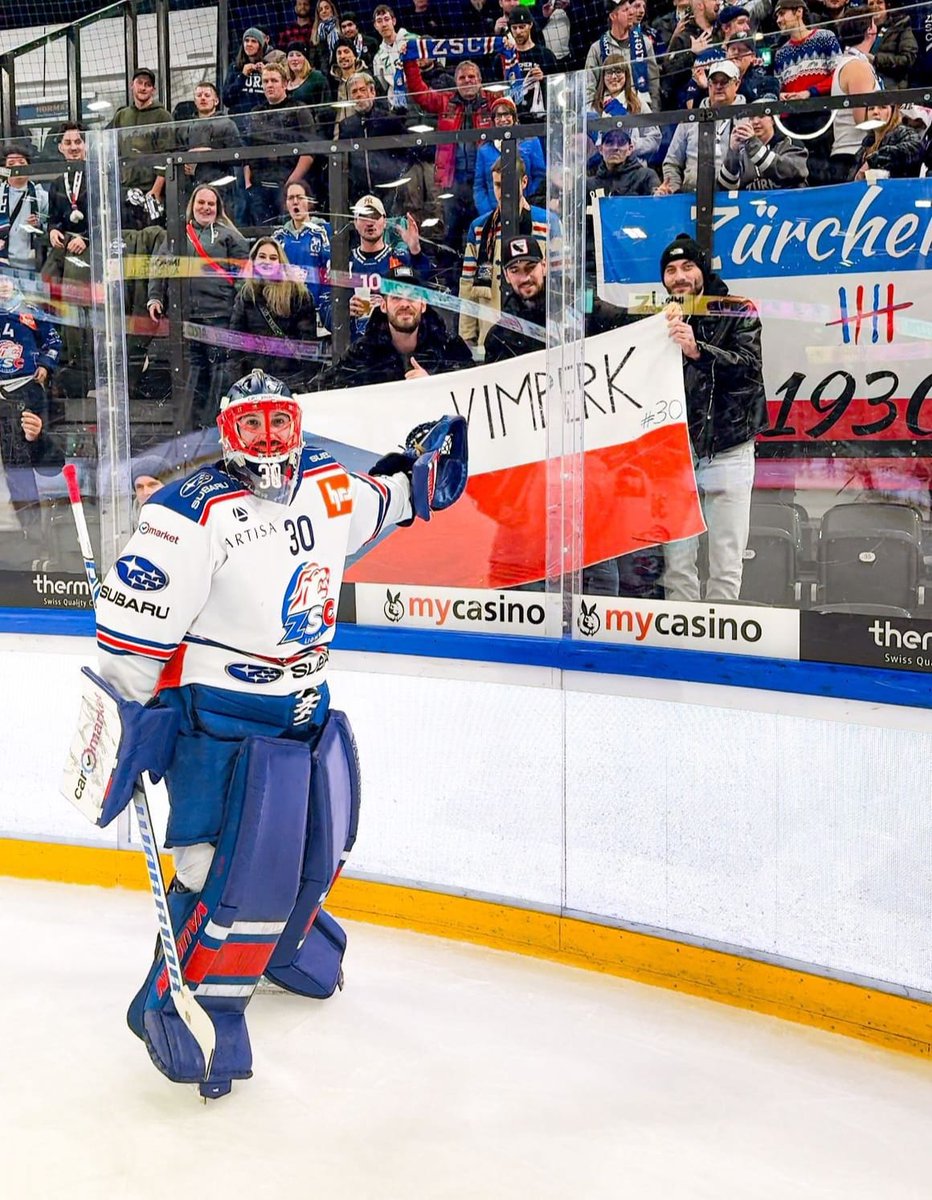 MichalSamiec's tweet photo. 🇨🇿 brankář Šimon #Hrubec působí v Curychu třetí sezónu. Za tu dobu vyhrál 1× švýcarskou ligu a 1× Champions Hockey League. Nyní ho čeká s Curychem druhé ligové finále v řadě. Loni hrál proti Lausanne, které bude hrát sedmé semifinále s Fribourgem.
📷 ZSC Lions https://t.co/fvWtfmXufY