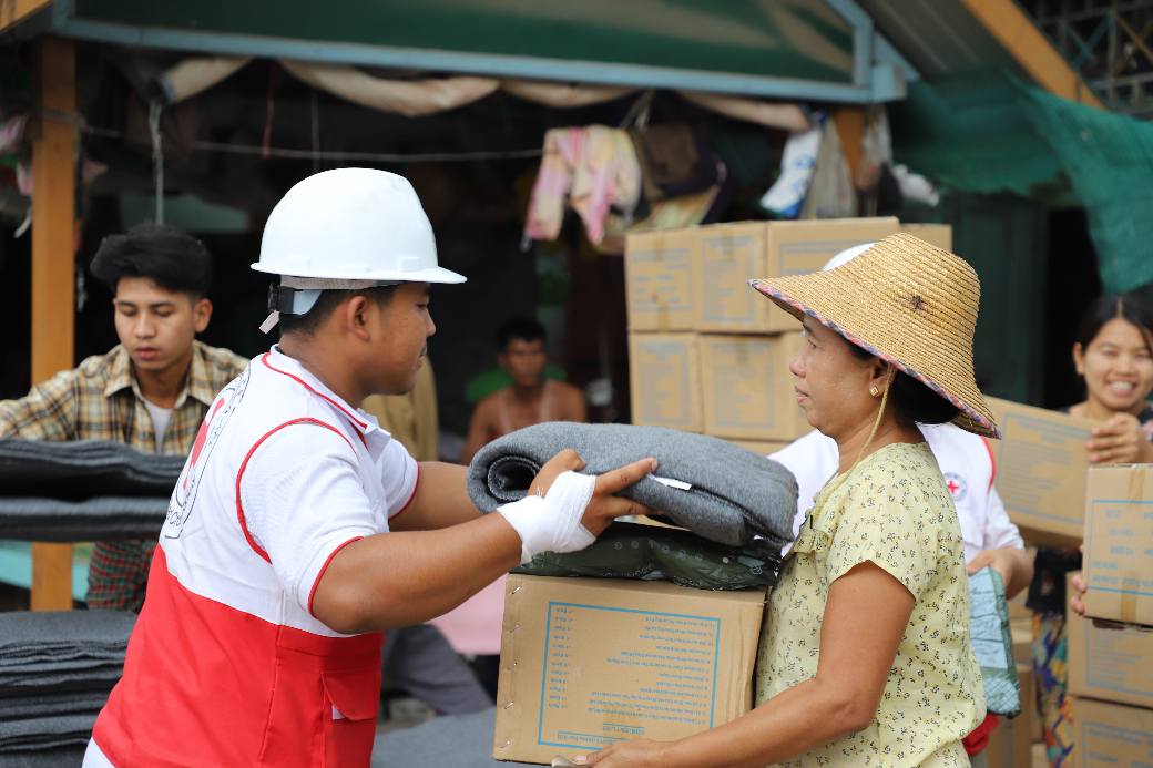 Myanmar Red Cross (@myanmarredcross) on Twitter photo 📦On April 10, #MyanmarRedCross delivered food & household items donated by <a href="/UNHCRMyanmar/">UNHCR Myanmar</a> & #MyanmarDistributionGroup to 163 earthquake-affected families sheltering at Maha Gandharyon monstary, #Amarapura, #Mandalay.
We continue ensuring donated relief reaches those in need.❤️ 📦On April 10, #MyanmarRedCross delivered food & household items donated by <a href="/UNHCRMyanmar/">UNHCR Myanmar</a> & #MyanmarDistributionGroup to 163 earthquake-affected families sheltering at Maha Gandharyon monstary, #Amarapura, #Mandalay.
We continue ensuring donated relief reaches those in need.❤️