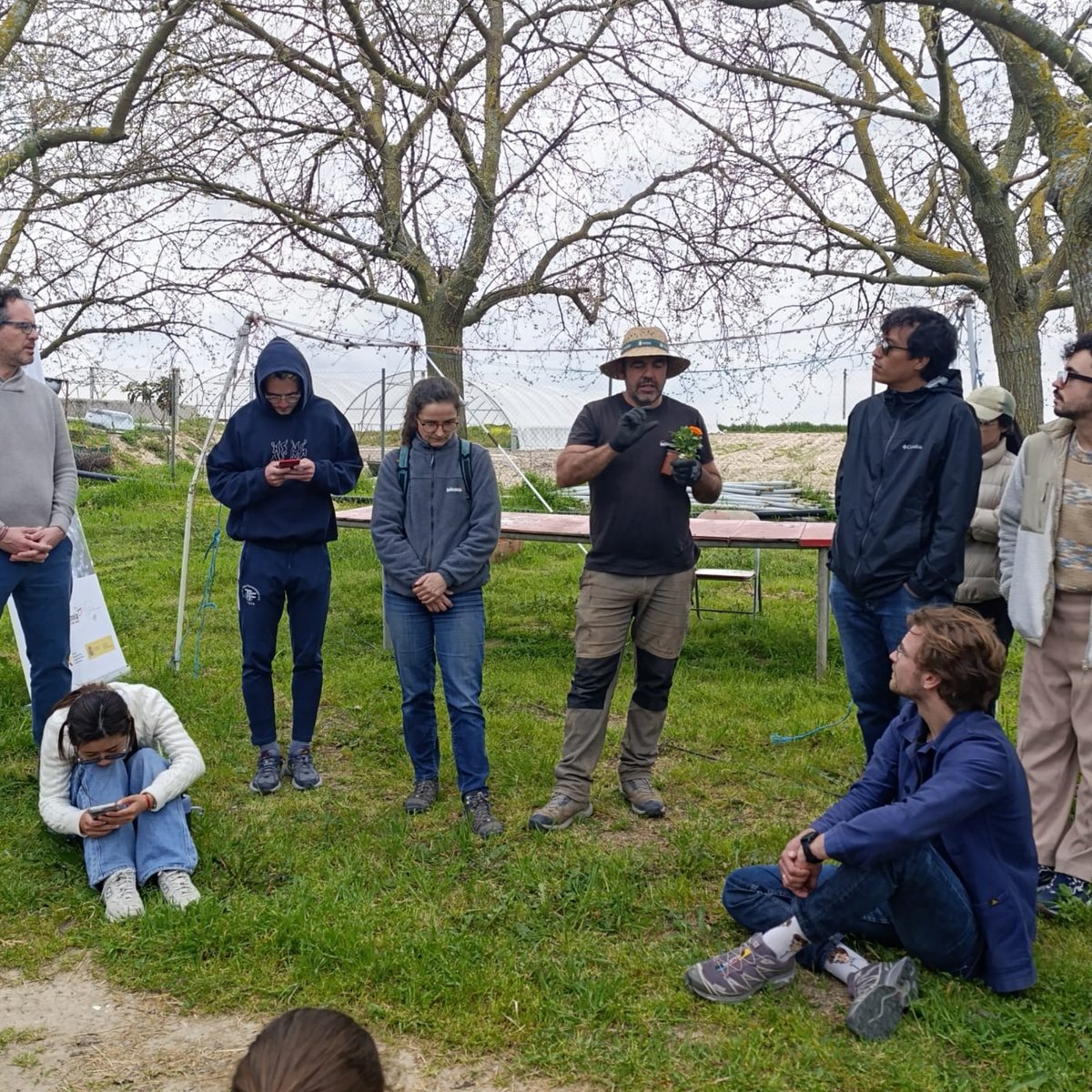 ParqueAgrario's tweet photo. 📢Alumnos de un master Internacional sobre 𝗥𝗲𝘁𝗼𝘀 𝗨𝗿𝗯𝗮𝗻𝗼𝘀 en los que participan cuatro universidades europeas han visitado el parque agrario para conocer las políticas alimentarias de Fuenlabrada. 

@AytoFuenlabrada https://t.co/p4vBLP4QYi