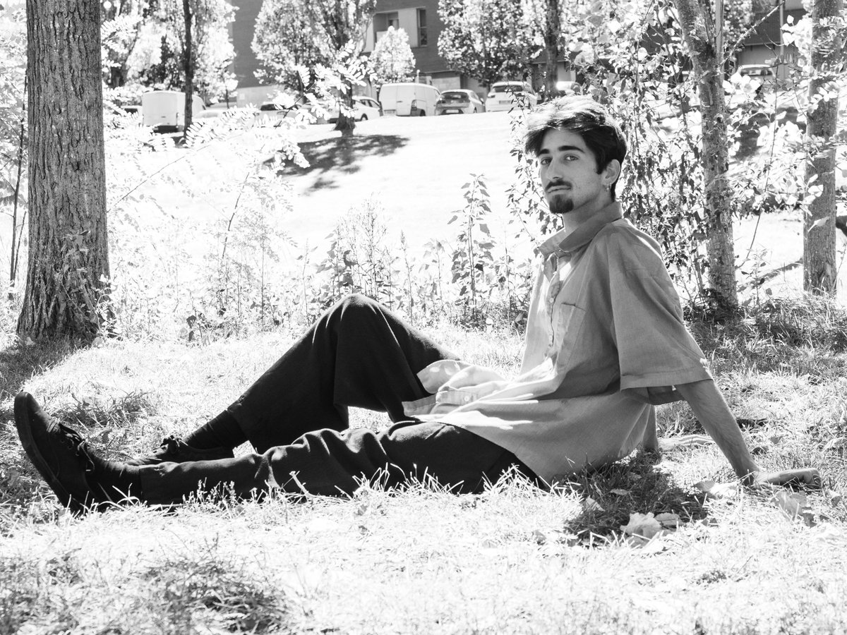 VIC! AVUI DIVENDRES!
El cantautor i pianista osonenc @caigodayol presenta "Reflex" en viu a la plaça del Carbó (19h, accés lliure) dins la programació del Mercat del Ram. Una pista: youtube.com/watch?v=ZnyopH…