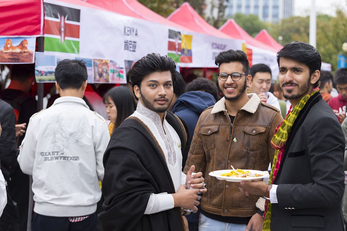 China_Amb_India's tweet image. Exciting update for global travelers! 🌍 Starting Apr. 8, China offers instant VAT rebates at tax-free stores. Claim your refund in real time and enjoy more shopping! 🛍️ From departure to purchase, we’re making your trip easier. #TravelChina #TaxRefund