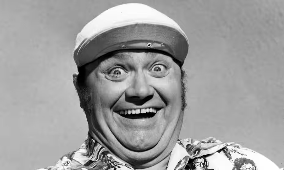 daveainsworth63's tweet photo. Remembering the great Welsh actor, comedian and singer Harry Secombe who died on this day in 2001. 🏴 #HarrySecombe #TheGoonShow #Highway #WelshRarebit #TheHarrySecombeShow #Oliver #Davy #Picwick #TheBedSittingRoom #DoctorInTrouble #SongOfNorway #JetStorm https://t.co/HVnYBZb8ku