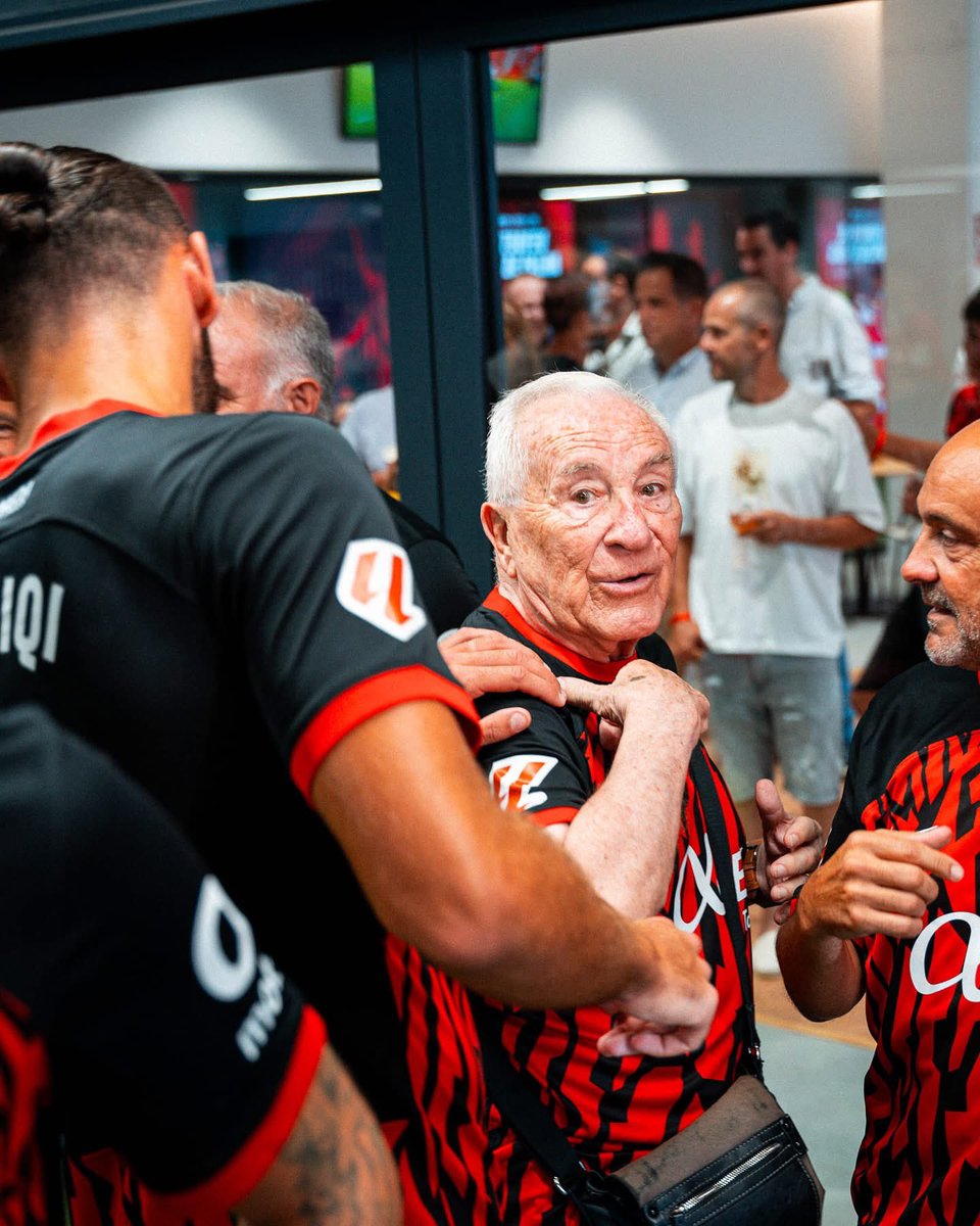 RCD_Mallorca's tweet photo. L’autor del primer gol del Mallorca a Primera Divisió compleix avui 91 anys. 

Molts d’anys, Joan Forteza! ❤️🖤 https://t.co/nafDGZKyxO