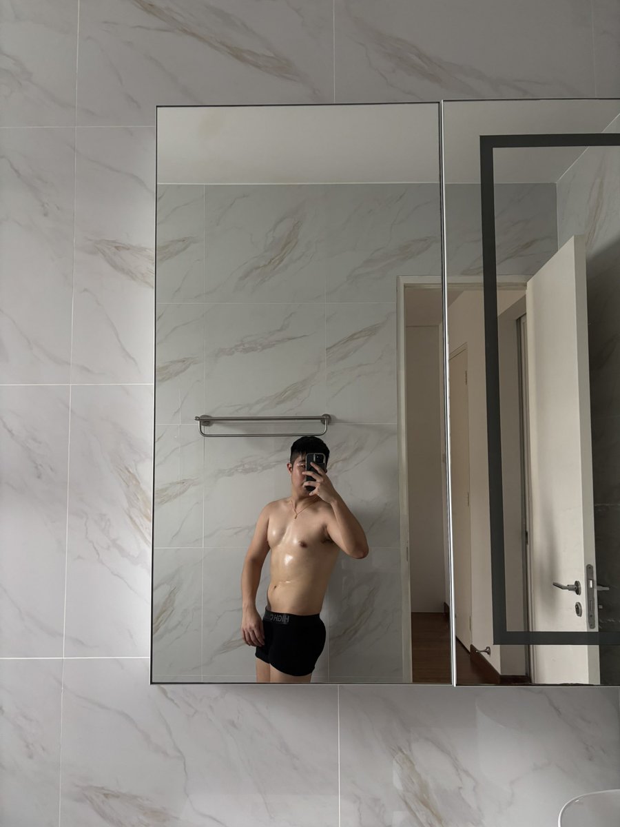 nicholasxwl's tweet photo. home workout 🥵 https://t.co/ppC8LCSr69