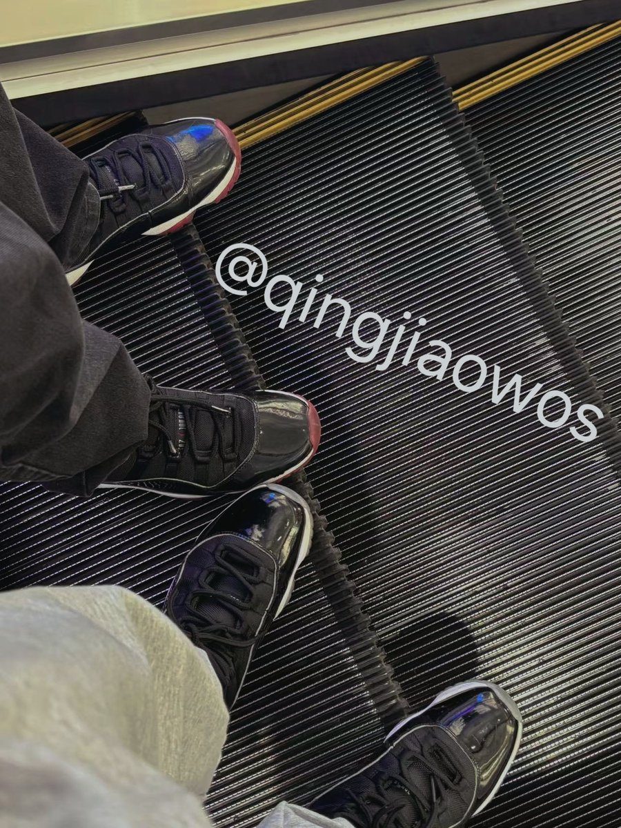 来个无脑狗，两双臭鞋一起刷 喜骑马
#北京S #鞋刷 #臭脚S #双s调教