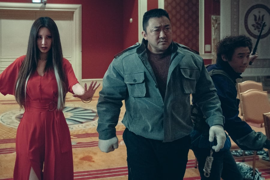 SoompiSpanish's tweet image. #MaDongSeok, #Seohyun y #DavidLee forman el equipo ideal para luchar contra el mal en la nueva película "#HolyNightDemonHunters" soompi.com/es/article/602…