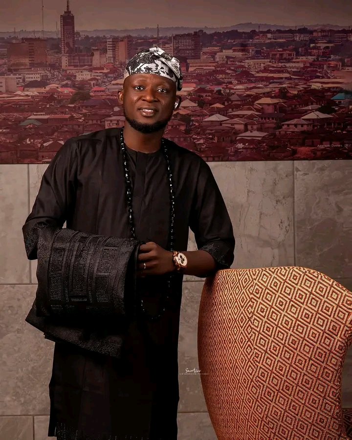 AK_Adekanmi's tweet photo. Today, we celebrate an integral.
Happy birthday Fountain!
Wishing you long life and prosperity in all your doings
Òjò pa ṣẹ̀kẹ̀rẹ̀ ọmọ Àtìbà
BBB tiwa gan gan ♥️
Ẹkùn ọkọ Baraka 🙌
Owó Baba Hikma 🙌
#Fountain
#April11th https://t.co/1DuMEk6C7X