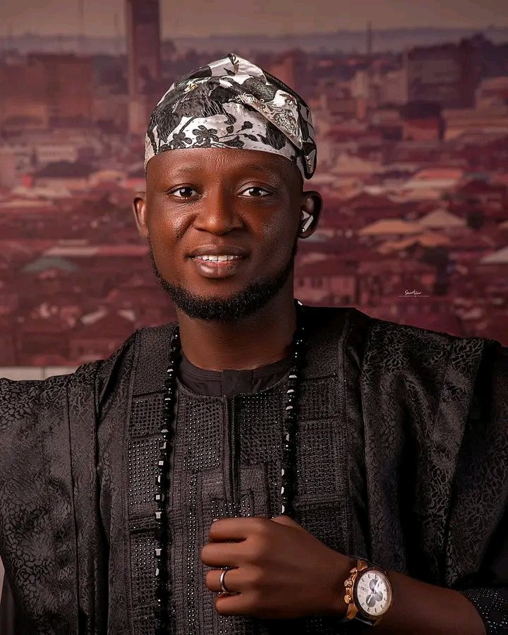 AK_Adekanmi's tweet photo. Today, we celebrate an integral.
Happy birthday Fountain!
Wishing you long life and prosperity in all your doings
Òjò pa ṣẹ̀kẹ̀rẹ̀ ọmọ Àtìbà
BBB tiwa gan gan ♥️
Ẹkùn ọkọ Baraka 🙌
Owó Baba Hikma 🙌
#Fountain
#April11th https://t.co/1DuMEk6C7X