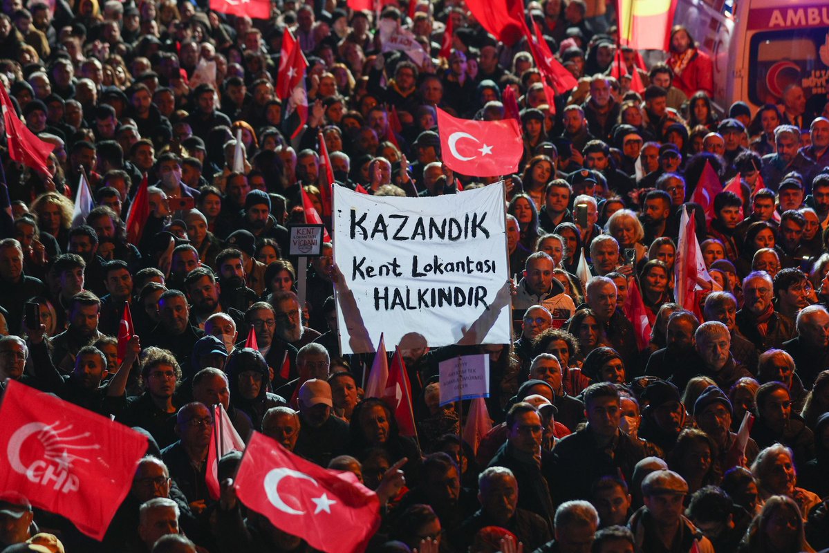 sendika_org's tweet photo. ✏️ Seval Ekşici yazdı | Karnı doymayanlarla gözü doymayanlar arasındaki kavga  #SendikaOrgYazıları 

https://t.co/6pzcDiDf96 https://t.co/kvyzCKbkQA