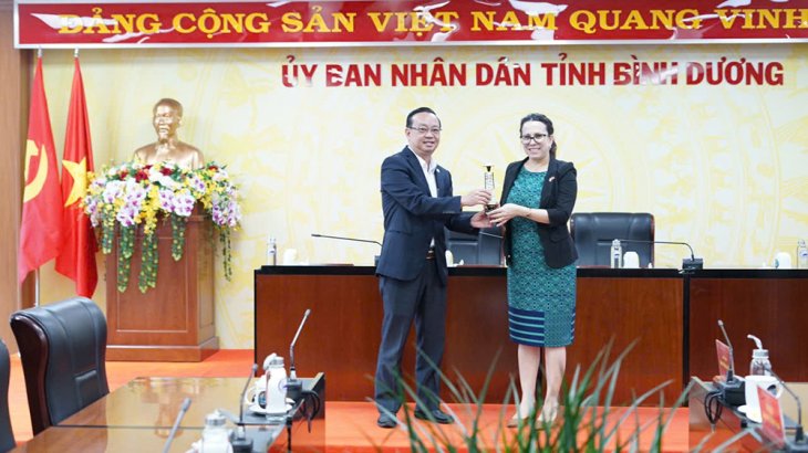 Bui Minh Thanh, vicepresidente del Comité Popular Provincial de Binh Duong, presidió encuentro con empresarios cubanos y vietnamitas para promover inversión y comercio bilateral.

Nuestra delegación estuvo encabezada por Ariadne Feo Labrada, cónsul general en Ciudad Ho Chi Minh.