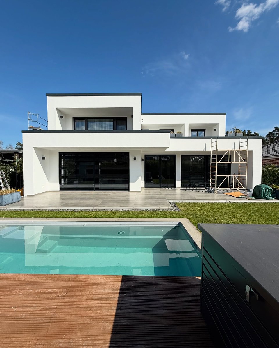 reagan_omae's tweet photo. What's stopping you from having a house like this? https://t.co/Z2QuiipsBG