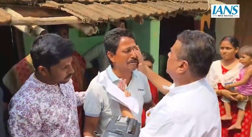 NewsAlgebraIND's tweet photo. BIG NEWS 🚨 Bengal LoP Suvendu Adhikari announces compensation for Hindu families of Murshidabad 

He said "86 shops of Hindus and houses were destroyed and looted in Murshidabad in Anti Waqf Act violence"

"24 people arrested are not those involved in the incident" - SUVENDU ADHIKARI

He is currently meeting Hindu families of Murshidabad. MASSIVE crowd to see him.