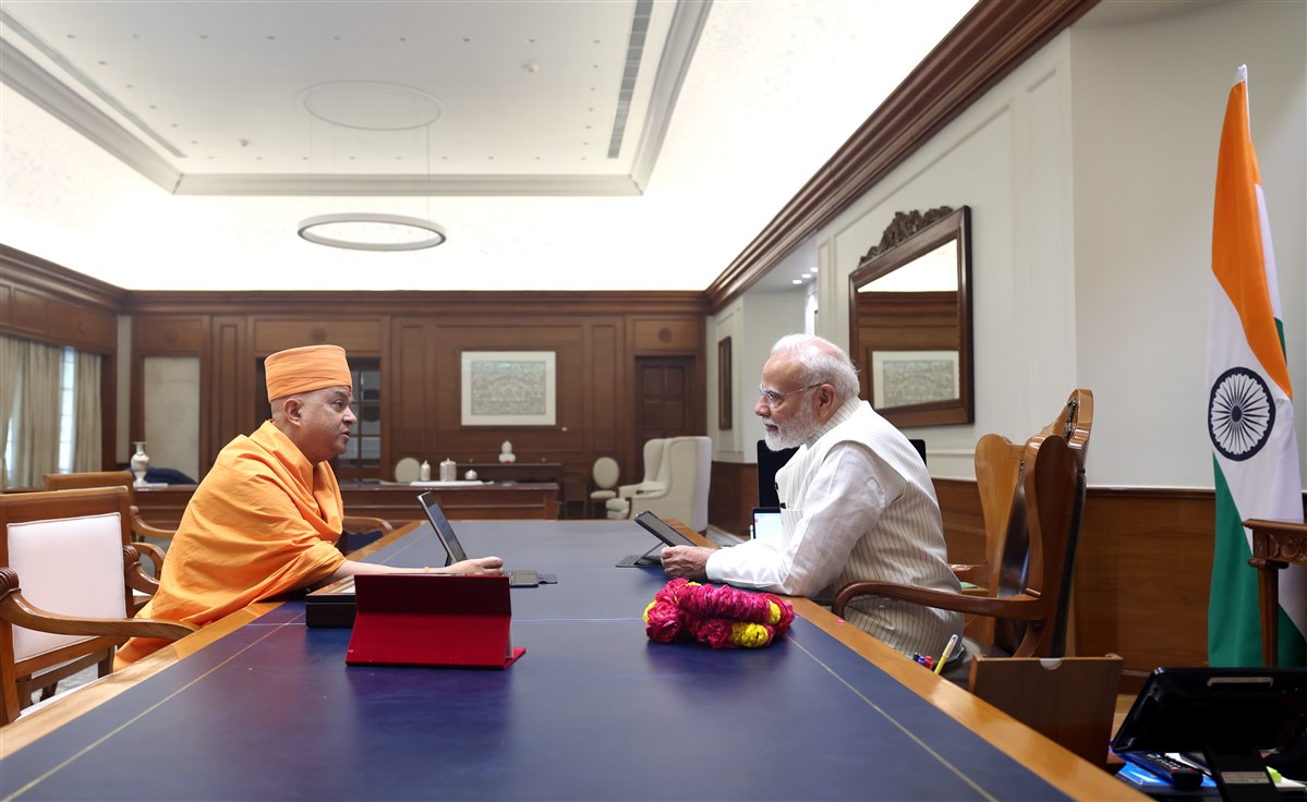 News: Swami Brahmaviharidas of BAPS Meets PM Narendra Modi, Delhi, India baps.org/l/1rn6g0