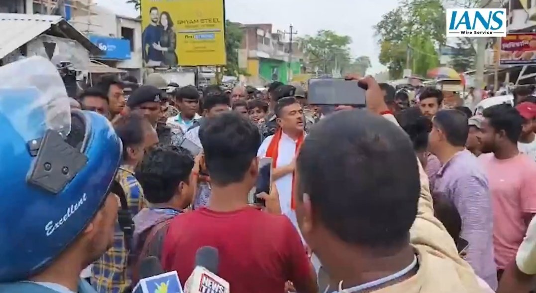 NewsAlgebraIND's tweet photo. BIG NEWS 🚨 Bengal LoP Suvendu Adhikari announces compensation for Hindu families of Murshidabad 

He said "86 shops of Hindus and houses were destroyed and looted in Murshidabad in Anti Waqf Act violence"

"24 people arrested are not those involved in the incident" - SUVENDU ADHIKARI

He is currently meeting Hindu families of Murshidabad. MASSIVE crowd to see him.