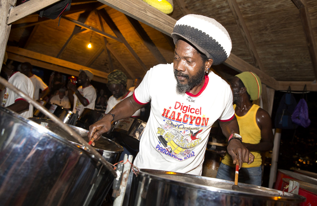 Der Klang von Antigua und Barbuda. Mehr unter mortimer-reisemagazin.de/der-klang-von-…

#Antigua, #AntiguaBarbudaTourismAuthority, #AntiguaCarnival, #Barbuda, #EnglishHarbour, #HellsGate, #Karibik, #MortimerReisemagazin, #ShirleyHeights, #Sklaverei, #SONetwork, #Steelpans, #Trommelm