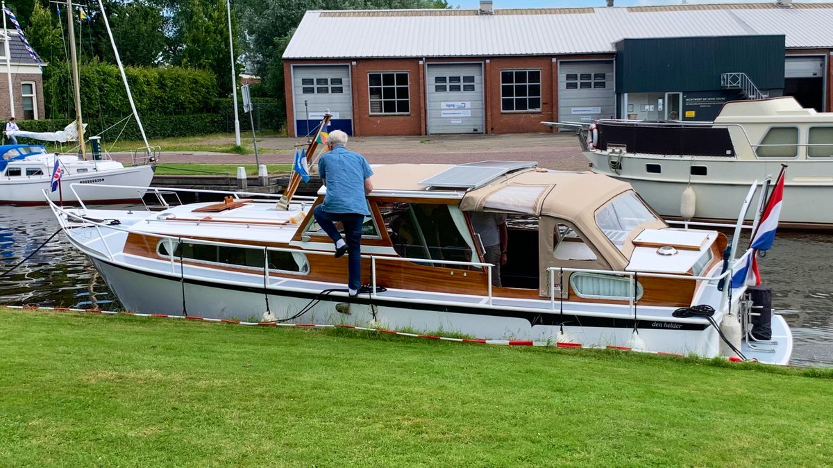 jkavandijk's tweet photo. De To do list van vandaag is de opdracht in de #aprilphotochallenge Voor vandaag is dat het klaarmaken van de boot van mijn vader en moeder voor het vaarseizoen. Zij is te koop en vermoedelijk hebben we een serieus geïnteresseerde! 🤞🏻🤞🏻 https://t.co/Xy9Rglrac9